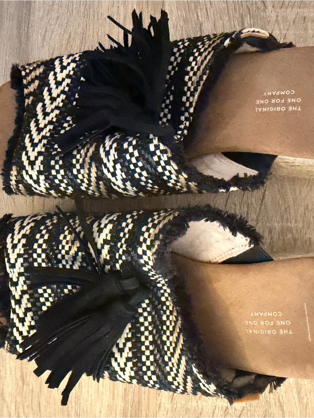 Toms Black and Cream Woven Tassel Slide Mules Size 9 - Picture 5 of 7